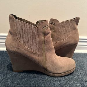 Dolce Vita suede taupe booties